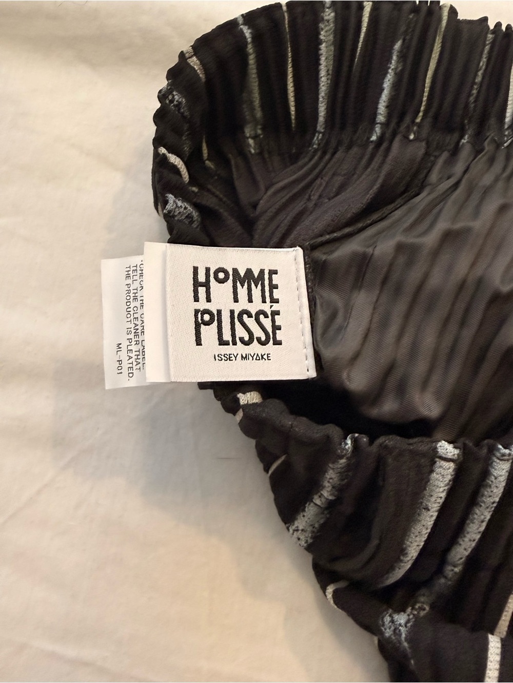 Homme Plisse Issey Miyake Navy Blue and White Pleated Pants - Picture 5 of 9